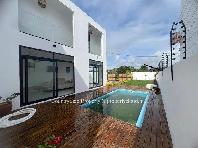 Élégante Villa Neuve et Entièrement Meublée avec Piscine à The Vale