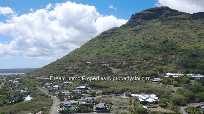 Unique ! Villa Neuve Offrant Une Vue Mer & Morne A 270° Sur Les Hauteurs De Riviere Noire - Ile Maurice