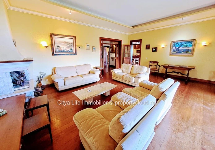 Luxurious 7 Bedroom Two Houses in Floréal with 2 Offices, Land 3,750m² - Price Rs