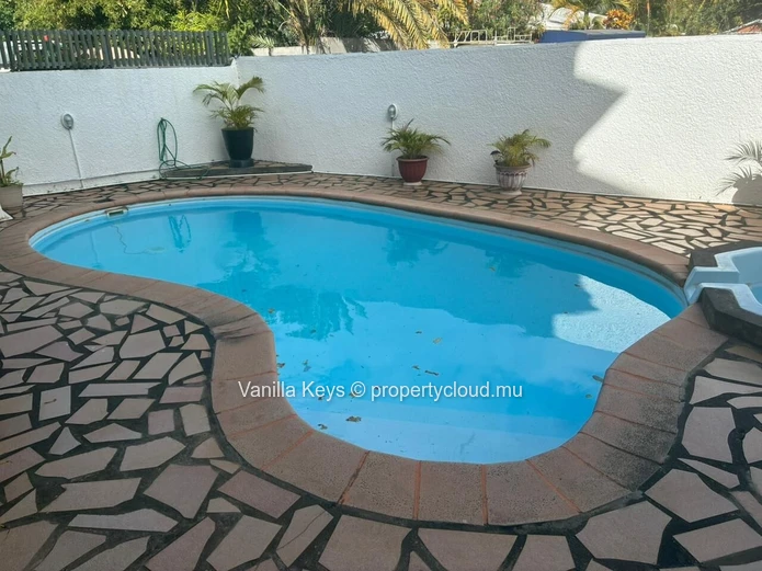 4-bedroom apartment with panoramic terraces Available for long-term rental