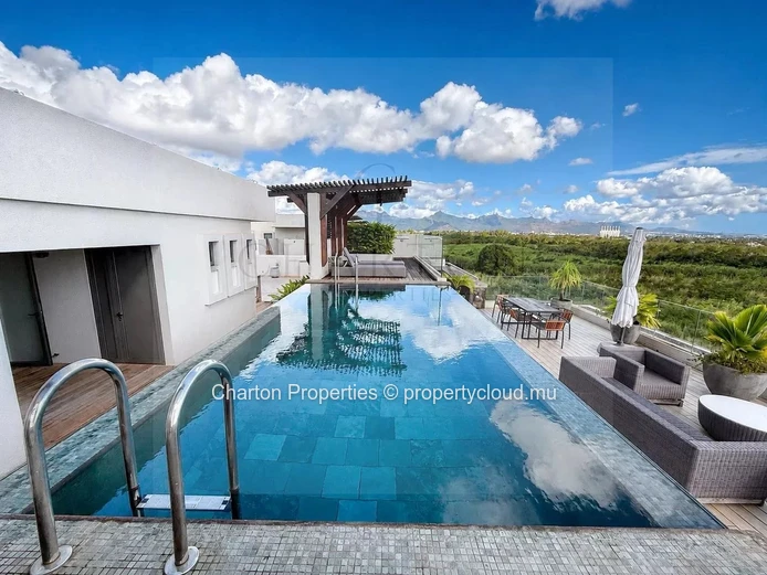 Luxury 3-bedroom en suite apartment with access to the facilities of a private estate