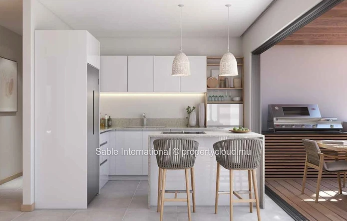 Appartement R+2 à vendre à Péreybère, 164m², 3 chambres, piscine commune, proche de la mer et des commodités.