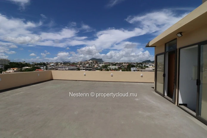 Modern Coastal Living – Elegant Fully Furnished Apartment at 3 mins from Flic en Flac Beach