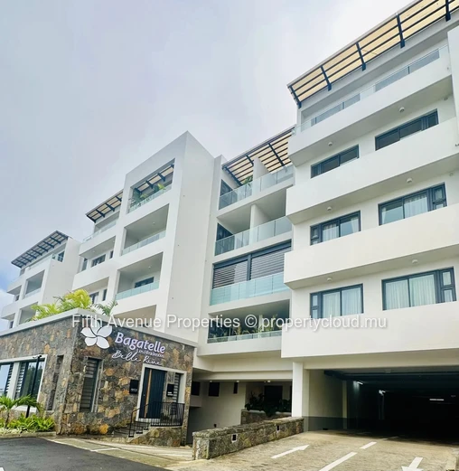 3-Bedroom Apartment with Mountain Views
