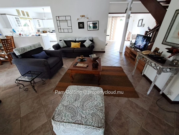 Mid-term rental villa ideally located in Trou aux Biches, available from April to September.