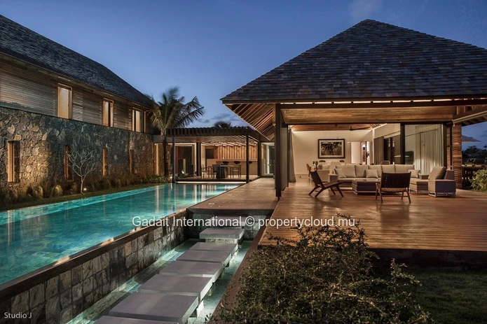 Élégance architecturale et nature préservée : une villa d'exception à Anahita Beau Champ