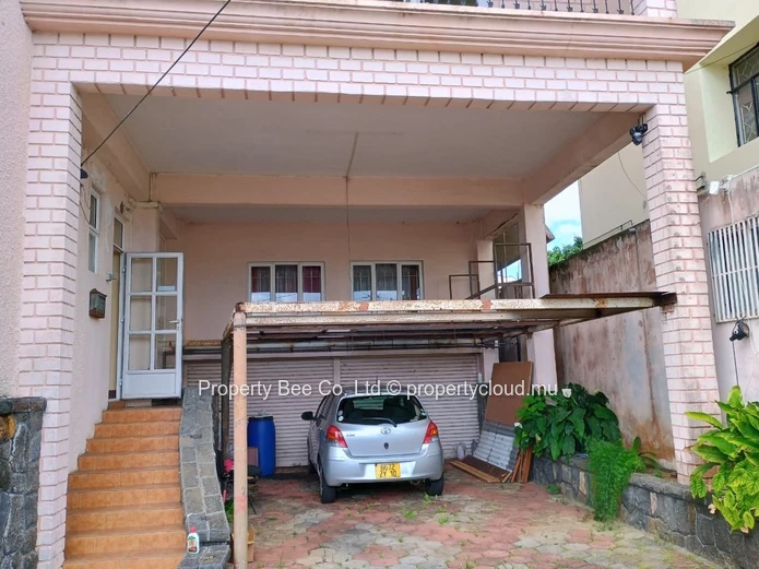 1st Floor Apartment: HillCrest Avenue / Corner of Avenue Des Dodos