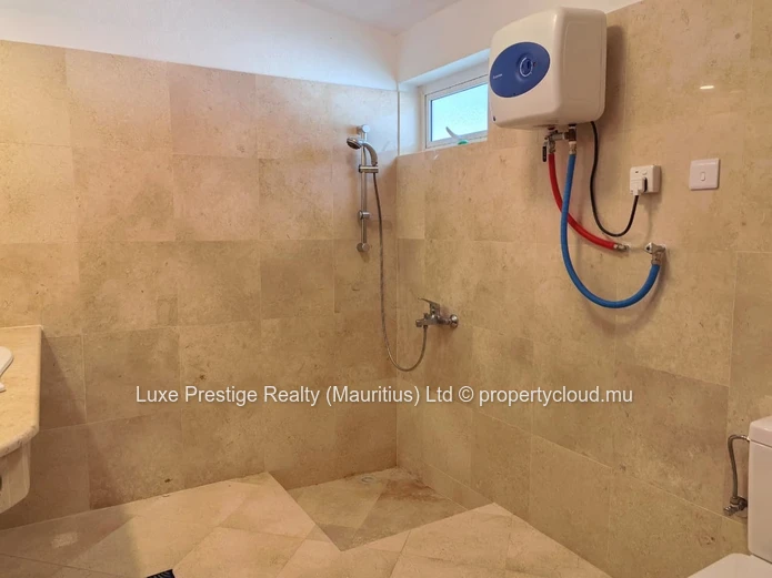 Beachfront 3-Bedroom Villa with Detached Studio on 2,587.75 m² Land in Poste Lafayette | Direct Beach Access | Leaseh...