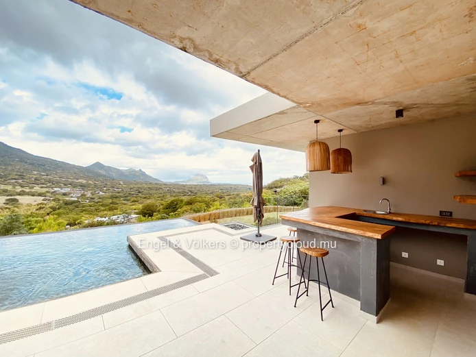 Extraordinary Villa in Petite Riviere Noire