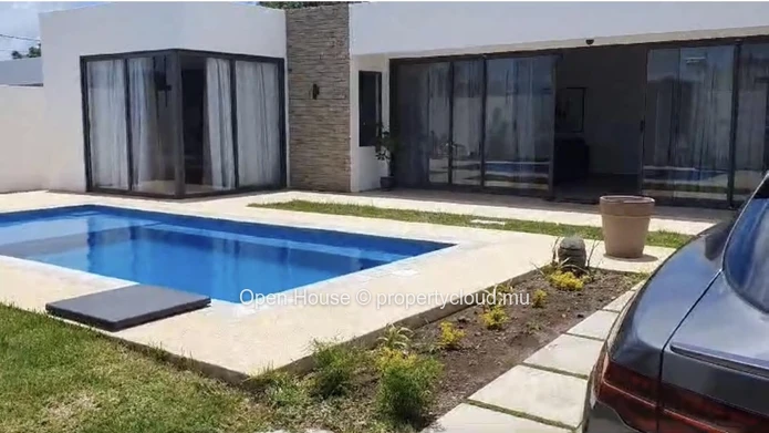 Mauritian Villa for sale, Grand Baie, 120m² living area, 380m² land, 3 bedrooms, private pool, parking, garden, Rs.