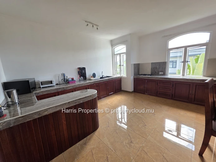 Appartement à étage à louer