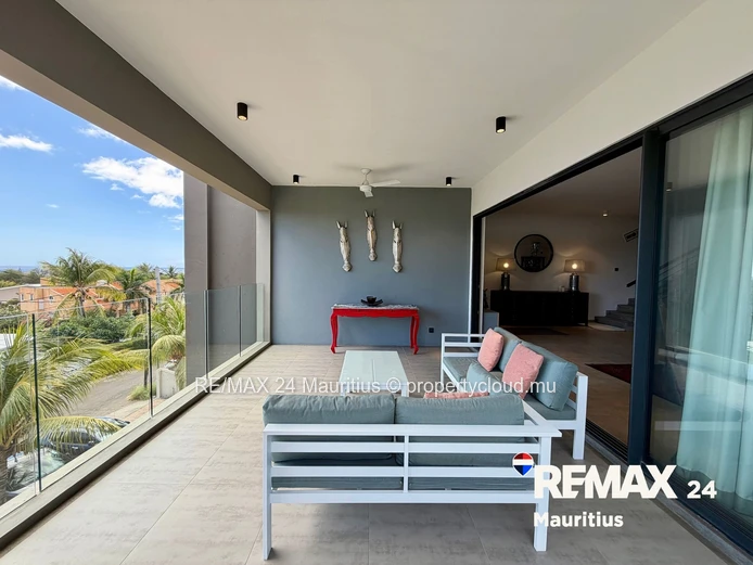 Spacious Penthouse with Rooftop, Pool and Spectacular Views