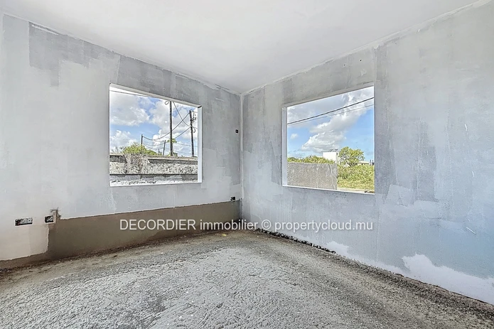 À Vendre – Maison moderne avec piscine
