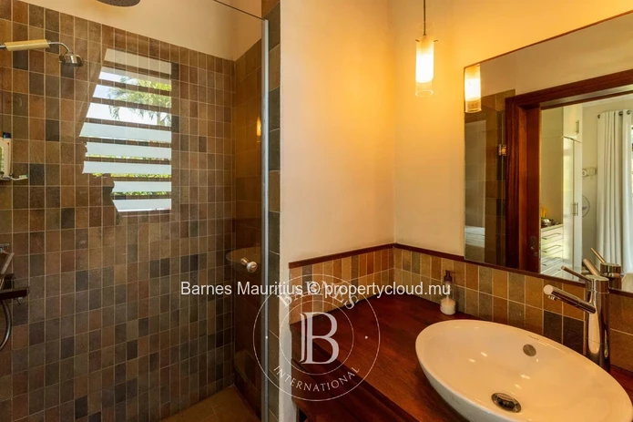 VACOAS - Exceptional Family Home with Timeless Charm – 5 bedrooms