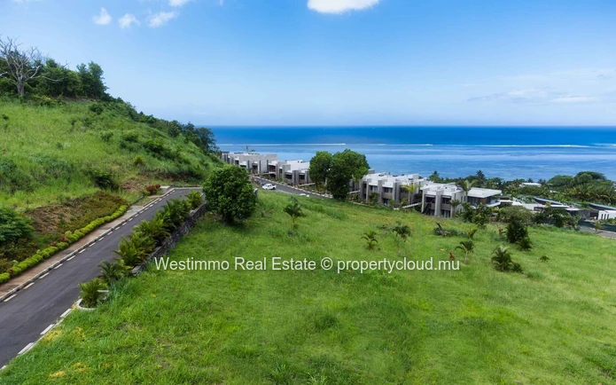 Bioclimatic villa with 3 bedrooms and a swimming pool in Baie du Cap