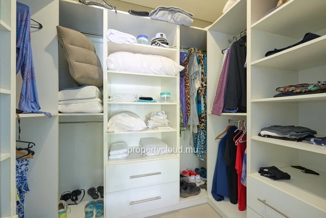 A vendre magnifique appartement de 3 chambres en suite accessible aux étrangers à Bain Bœuf.