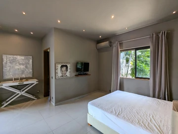 5 Bedroom Villa