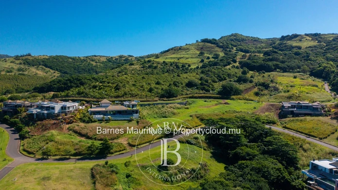 BEL OMBRE - Terrain à bâtir avec vue sur les montagnes - 1 464 m²