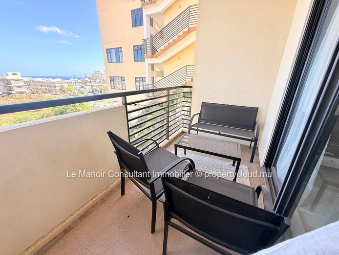 3-Bedroom Apartment - Sea view - Close to bus stop, shops and beaches