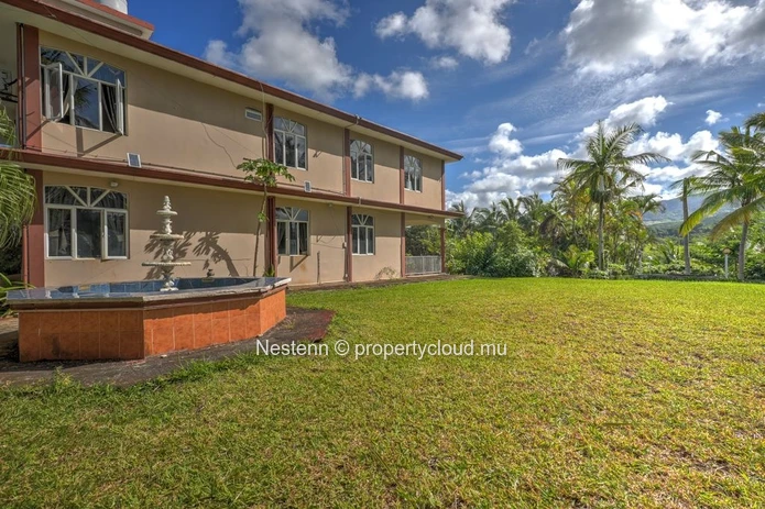 Spacious 275 m² house on a land of 13,802.67 m² in Chemin Grenier with sea and mountain views.