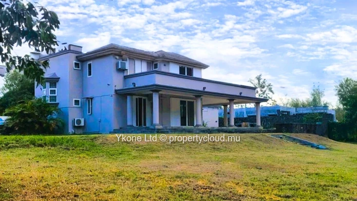 Villa For Sale In Arsenal
