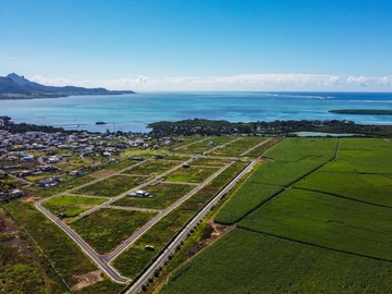 For Sale a Corner Plot in Beau Vallon Morcellement - Coté Champs