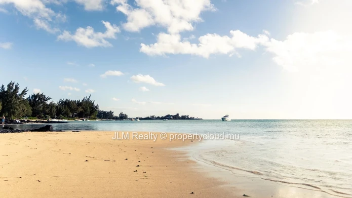 À vendre – Appartement 3 chambres au 2ème étage face à la plage à Pereybere, Île Maurice