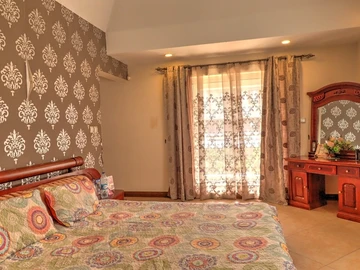 5 Bedroom House