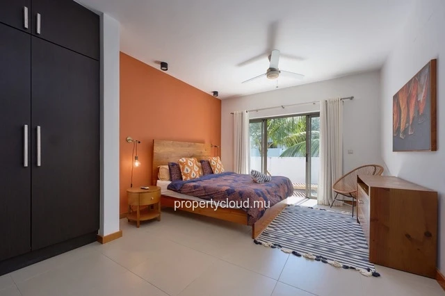 For sale: 3-bedroom en suite apartment accessible to foreigners in Pereybere, 2 minutes walk from the beach.