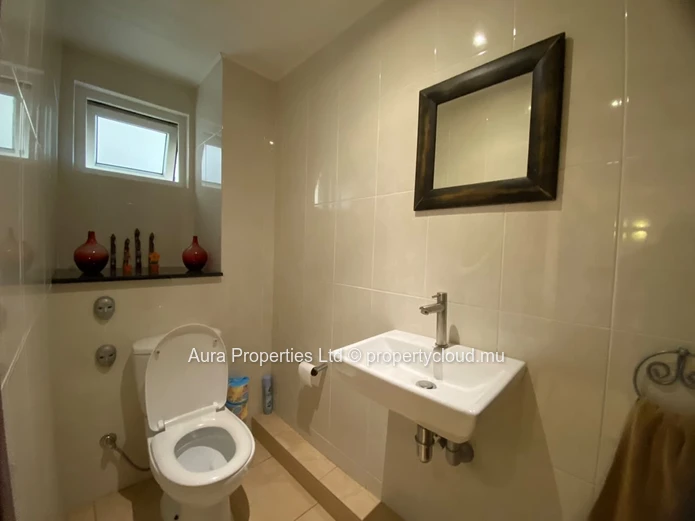 Spacieux 3 chambres 201m², grand séjour et cuisine équipée à Beau Bassin