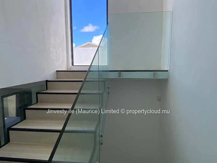 JINVESTY MAURITIUS : RENT 3 BR House Mont Choisy beach on walk... 69000