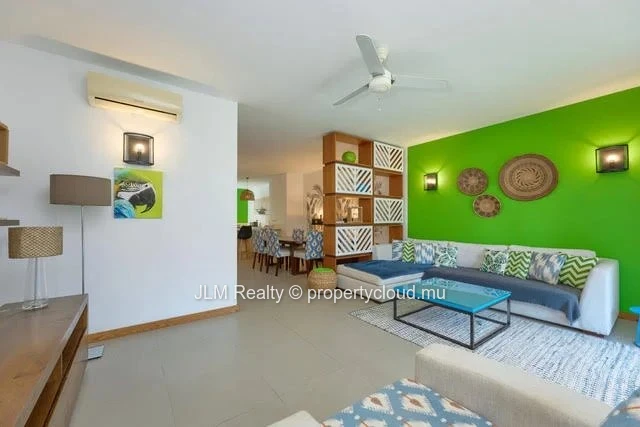 À vendre : Triplex de 3 chambres avec piscine commune à Pereybere, Île Maurice