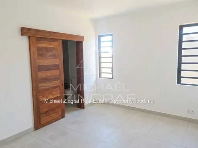Villa neuve de 3 chambres avec piscine à vendre à Mont Mascal