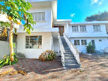 8 Bedroom Office