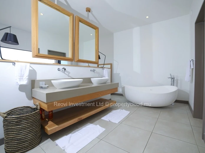 EXCEPTIONAL 4 Beds Beachfront Panoramic Sea-View Penthouse in Tamarin