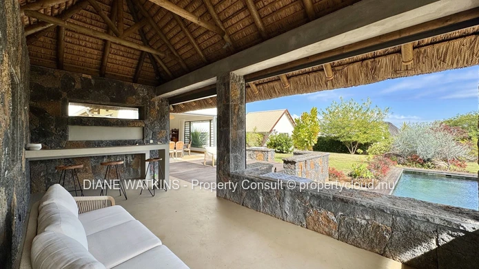 Villa de Luxe avec Vue sur La Tourelle à Vendre à Rivière Noire