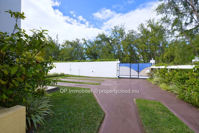 Maison 4 chambres avec piscine à vendre à Belle Mare 279m²