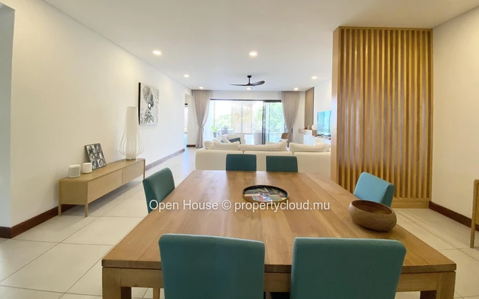 For rent - Apt - Pointe aux Canonniers: partial sea view - 3 en-suite bedrooms - covered terrace - communal pool - gy...