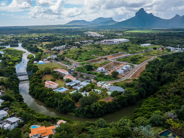 Splendid plot along the river in Cap Tamarin