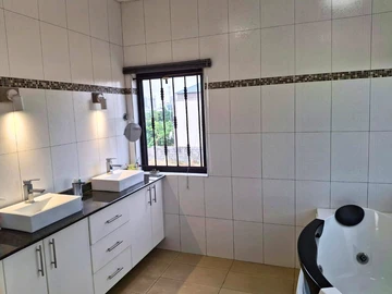 5 Bedroom Villa