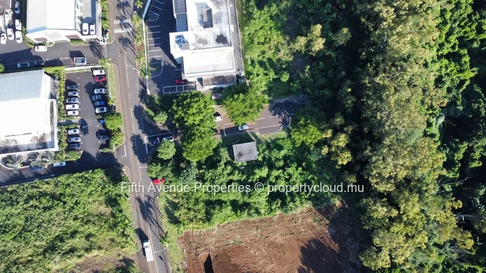 BAGATELLE - Terrain commercial 2946m2