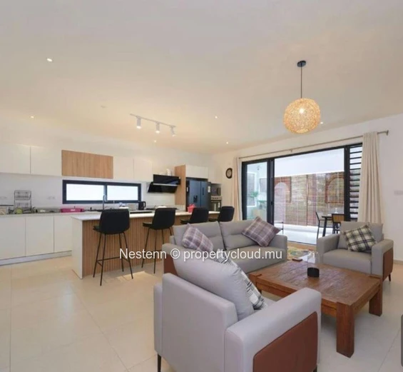 3-bed modern apartment steps from the beach
