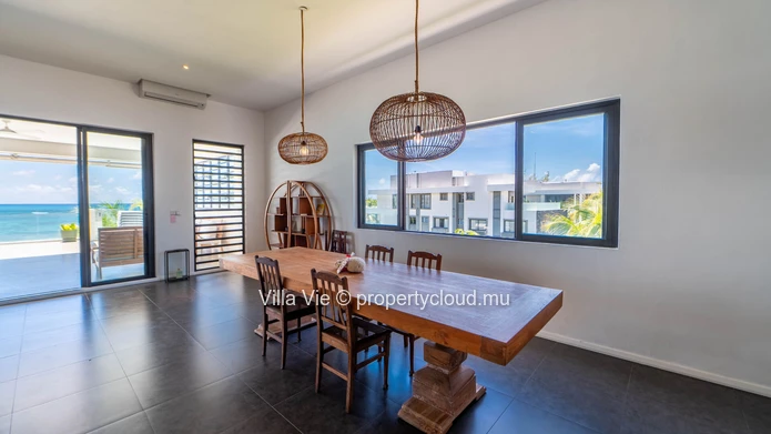 Pereybere – Exceptional penthouse with sea view and direct beach access