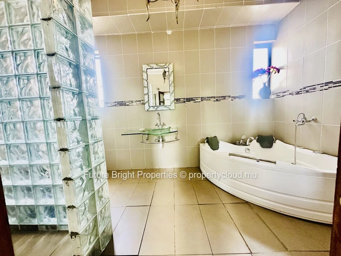 Spacieuse Maison Familiale De Style Rustique Avec Piscine À Louer – Rose Hill