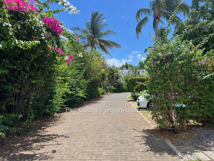Spacious 4-Bedroom Duplex for Rent Opposite Flic en Flac Beach – Rs 70,000