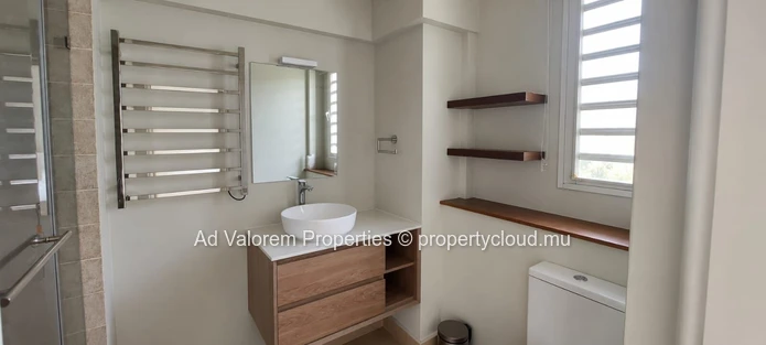 A LOUER - Joli duplex de 3 chambres avec jardin privatif au cœur de Moka (Mandat exclusif)