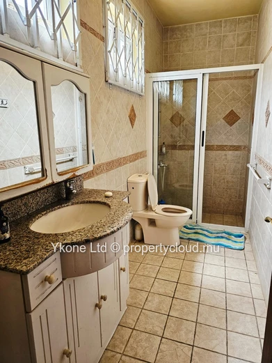Maison Pied Dans L'eau En Vente À Baie Du Tombeau
