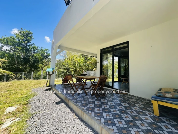 Maisons Tropicales Au Bord De La Rivière