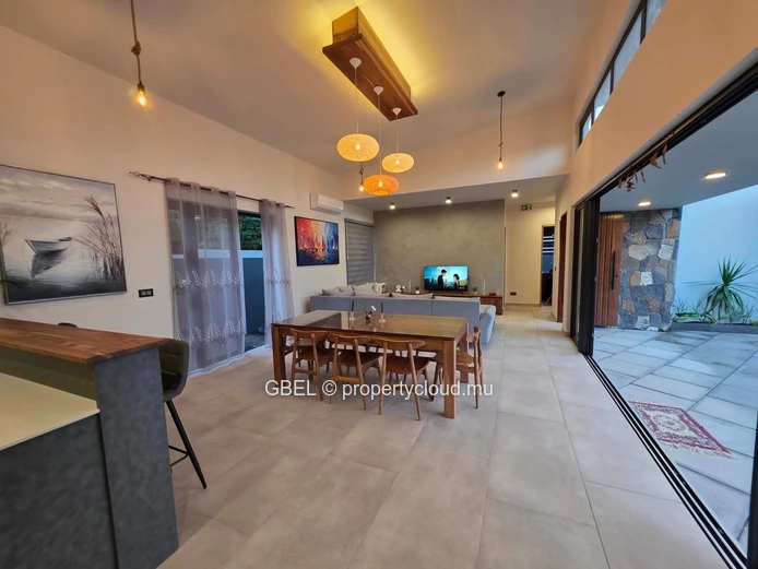 Villa moderne 4 ch, séjour ouvert et piscine à Albion