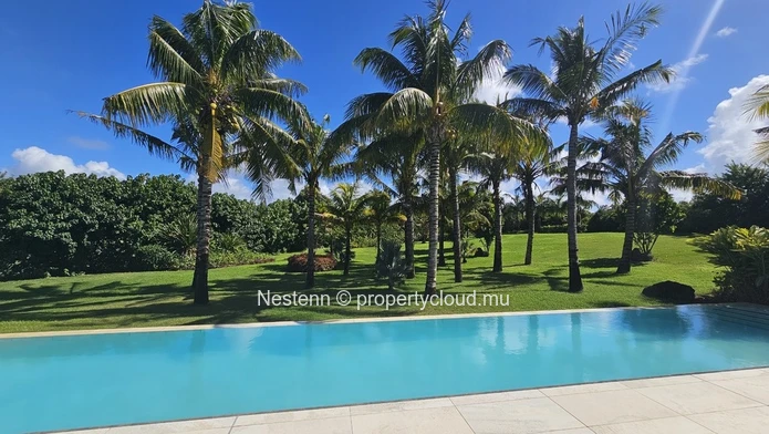 Exclusive designer villa with 5 bedrooms and breathtaking mountain views 